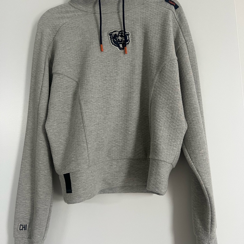 Bears women’s hoodie, size large.